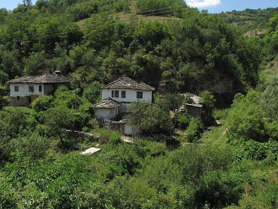 Stone houses in Gostuša
