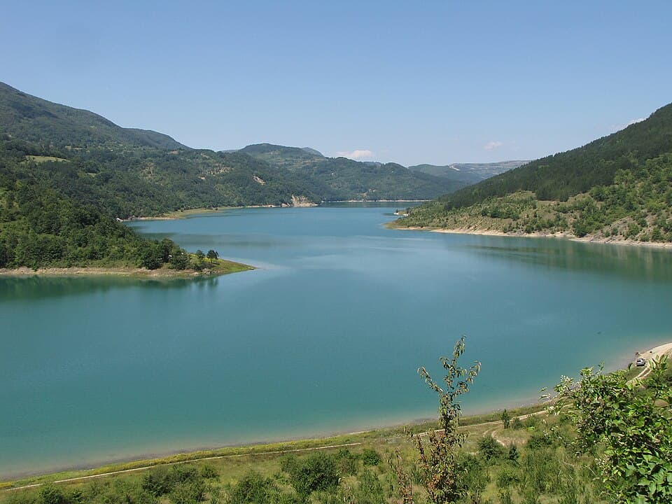Zavoj Lake and surroundings